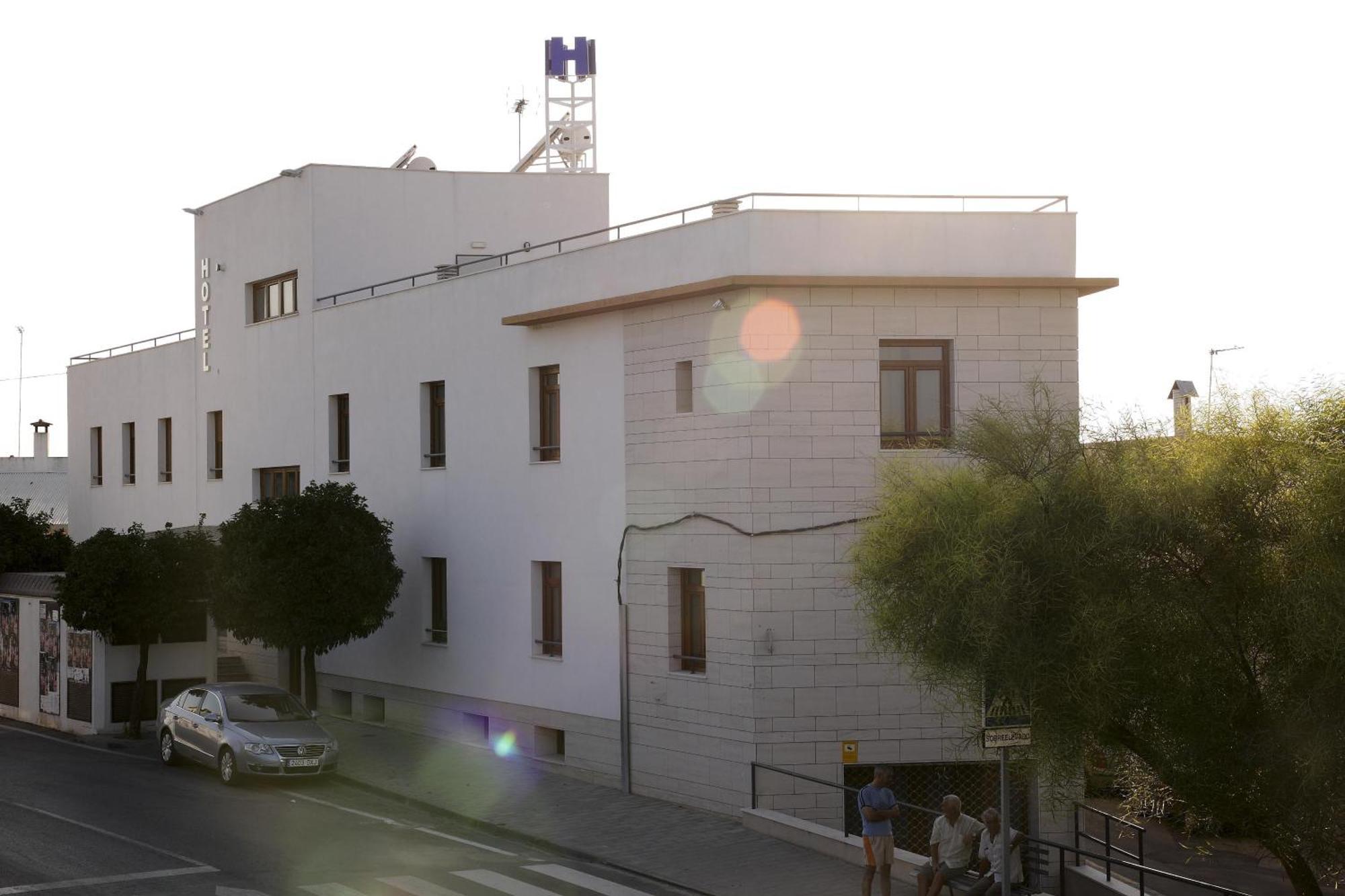 Hotel Albanta La Lantejuela Zewnętrze zdjęcie